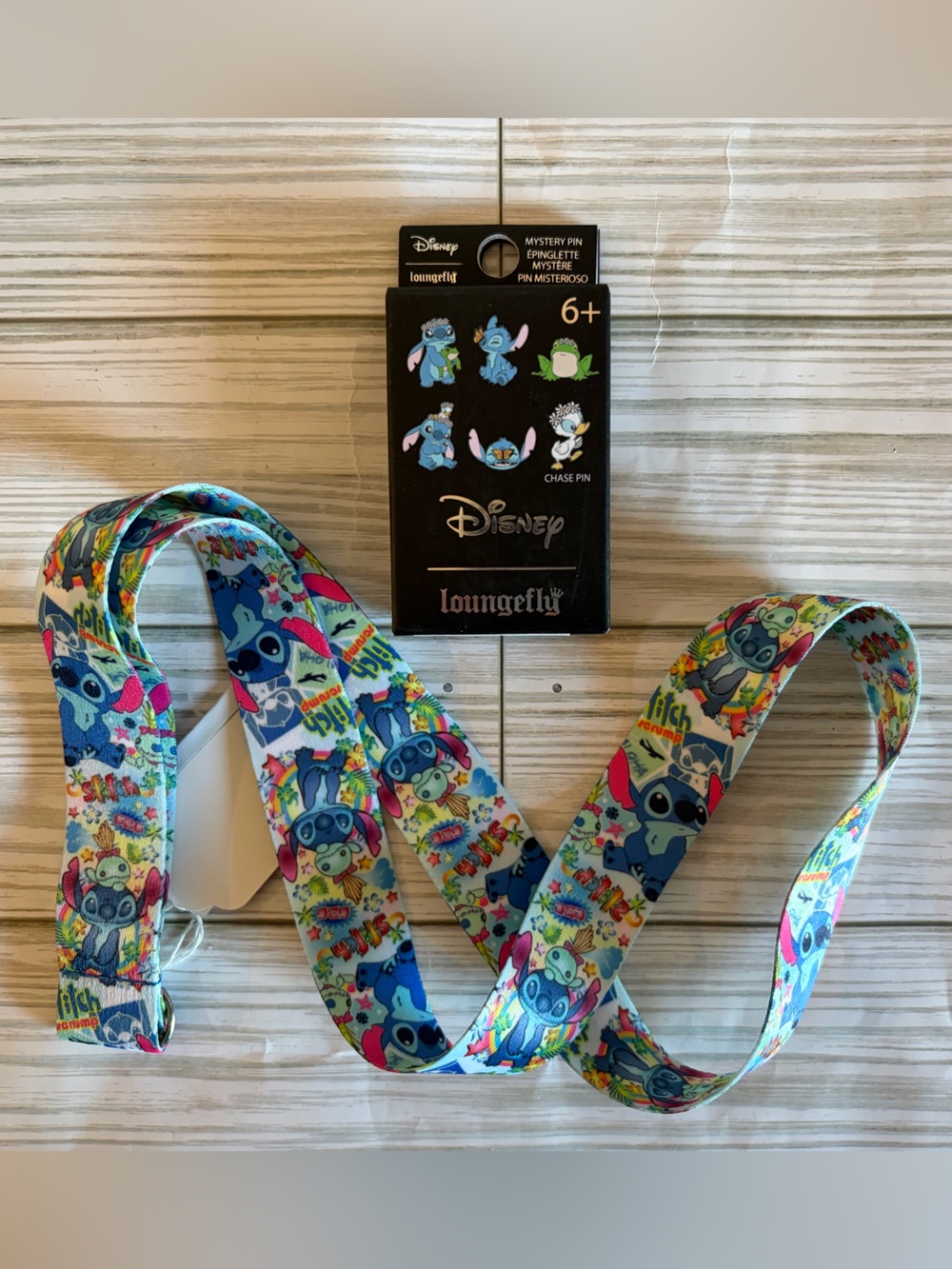 🪴LF Disney Stitch Springtime Daisy Blind Box Enamel Pin & Lanyard Set